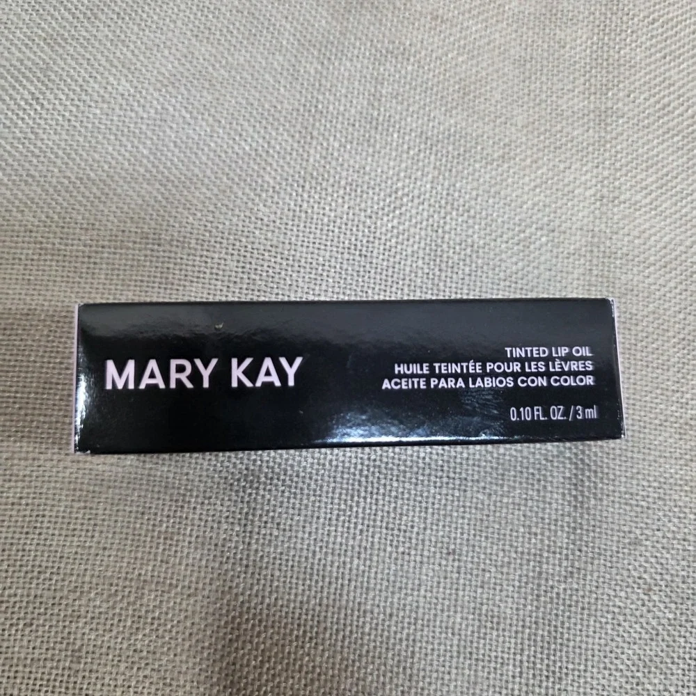 Mary Kay Tinted Lip Oil Berry- New In Box  NLA DISCONTINUED